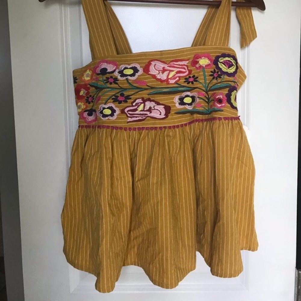 mustard floral top